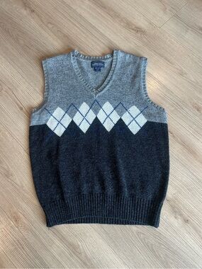 Mervins Men's Gray & Charcoal Argyle V-Neck Sweater Vest - wool 15%